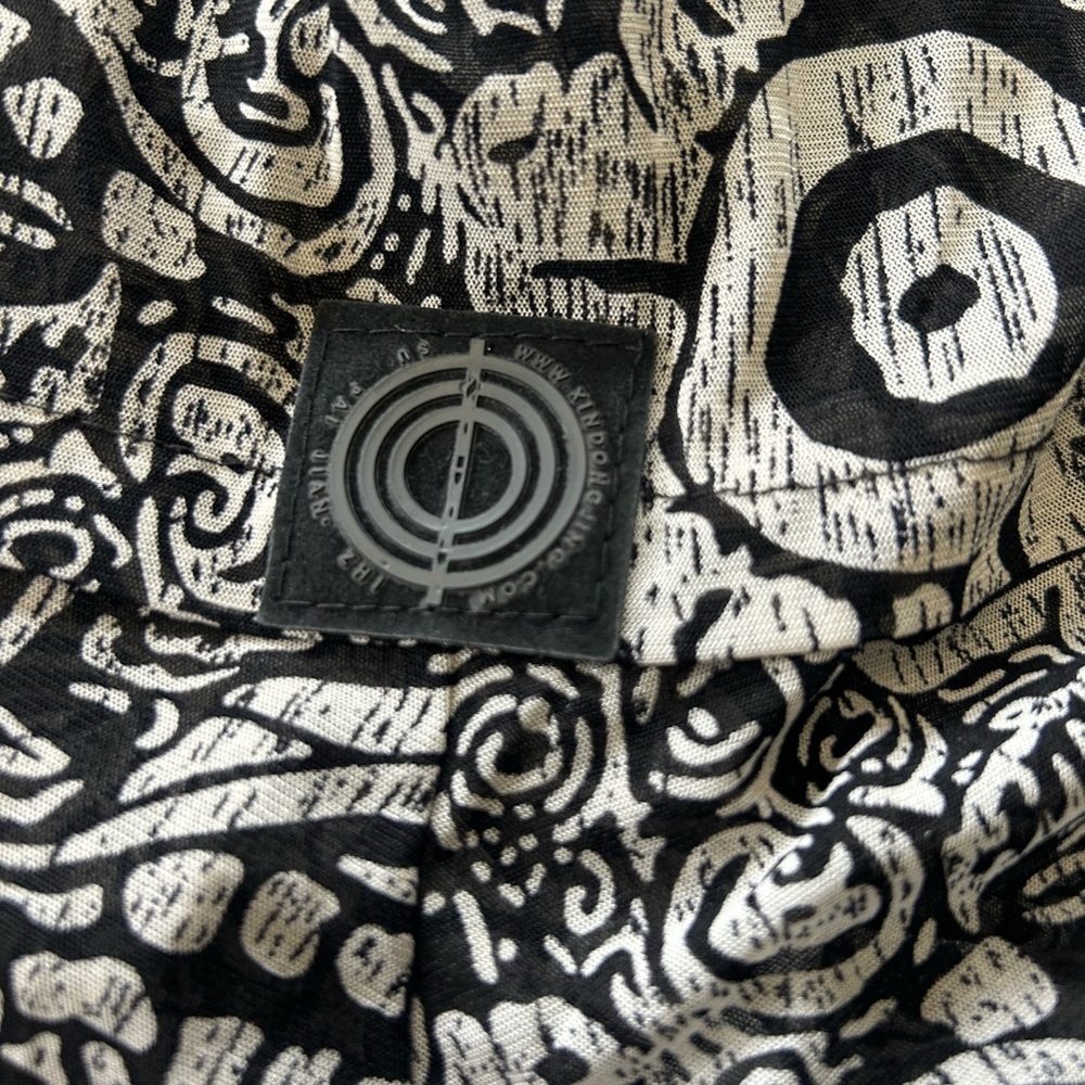 Abstract Black and White Women's Top - Picture 9 of 9